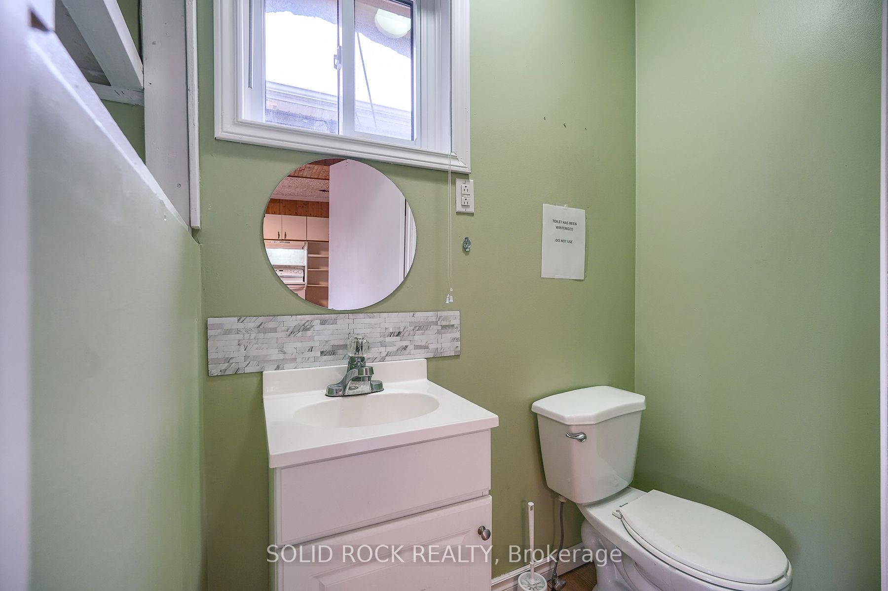 285 James St E