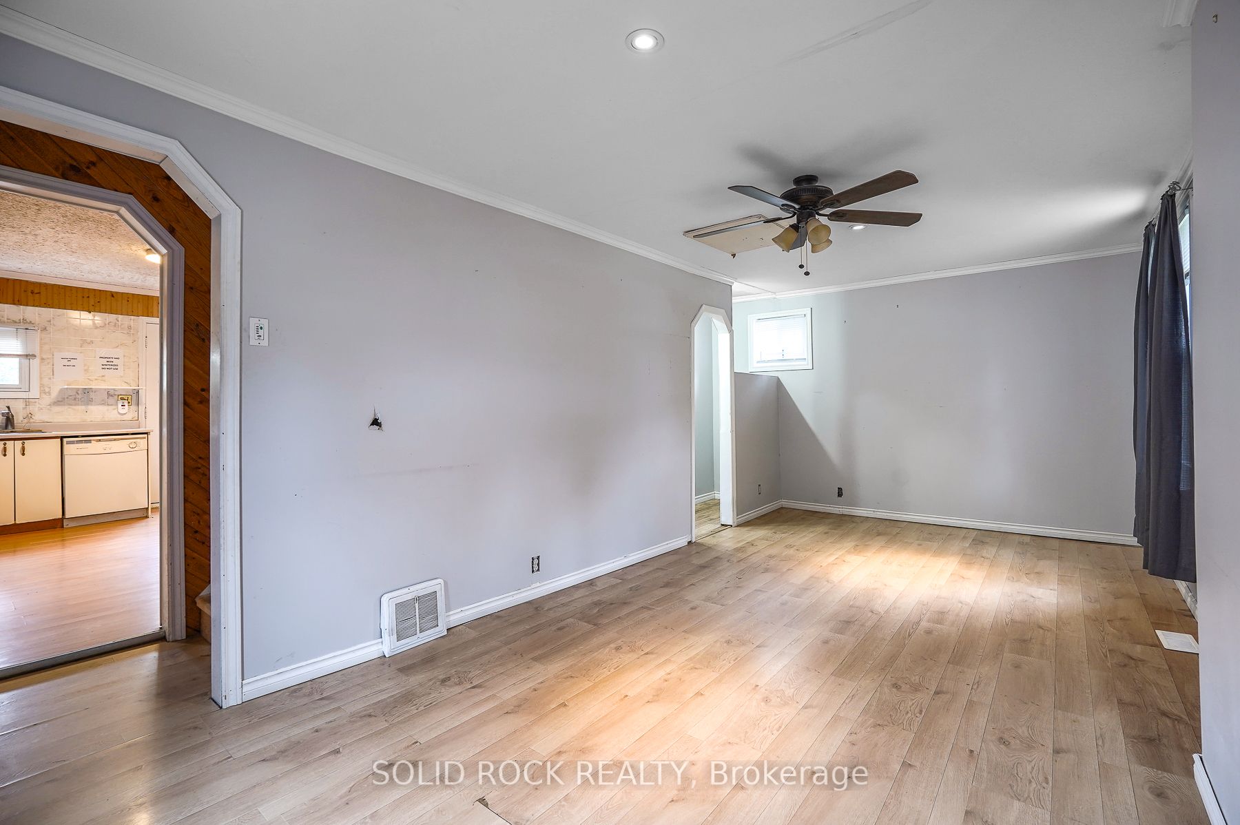 285 James St E