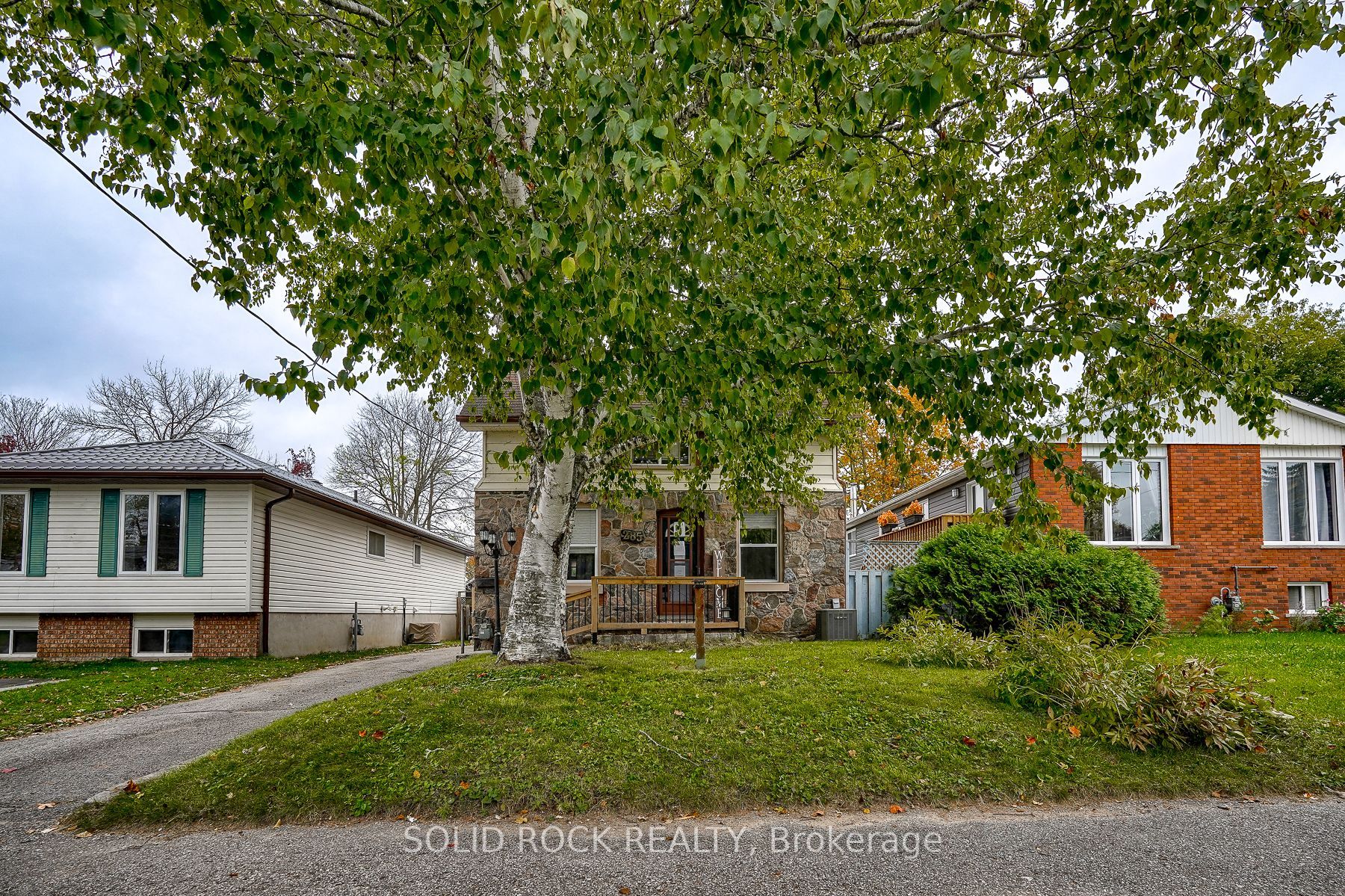 285 James St E