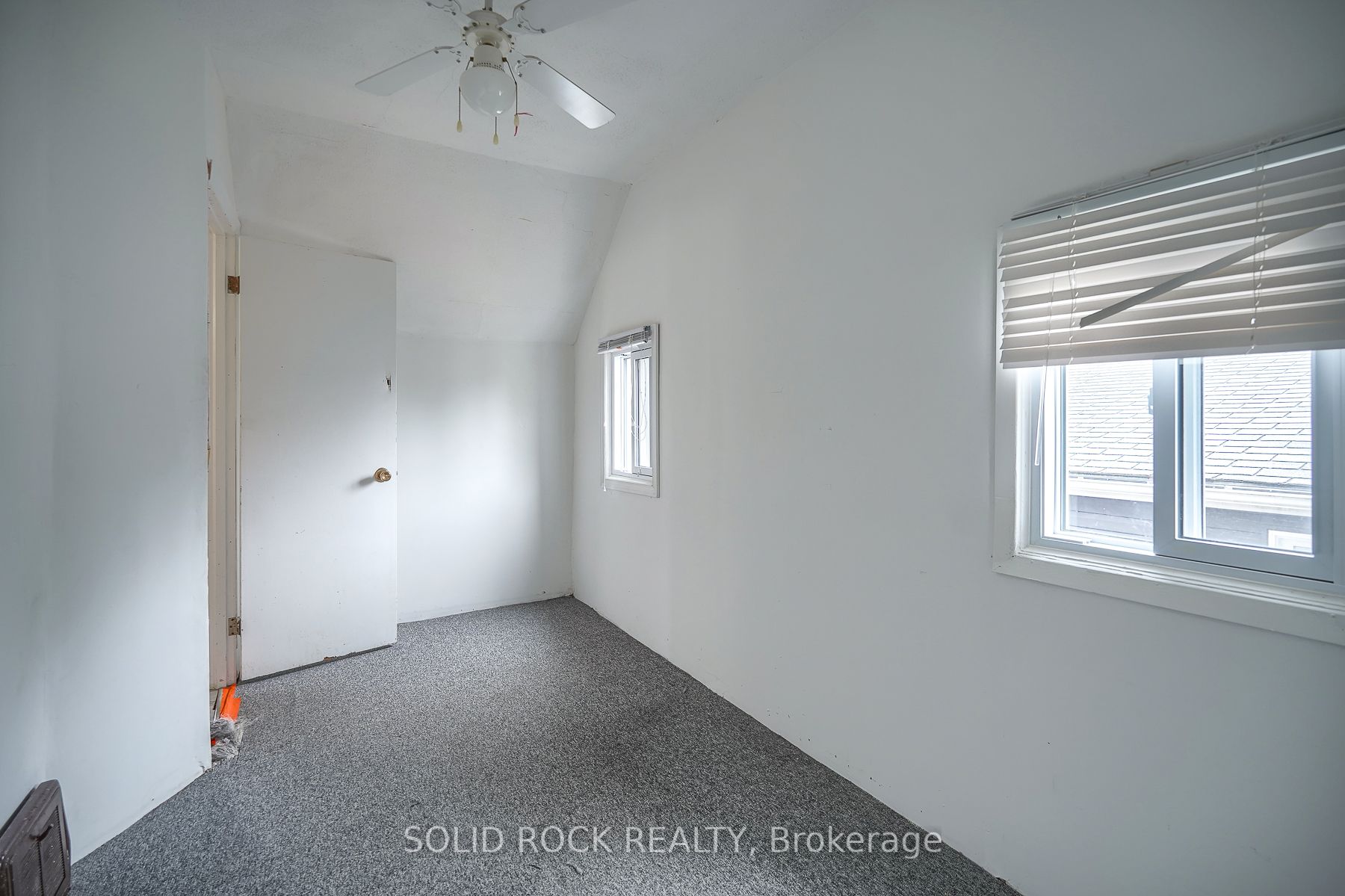 285 James St E