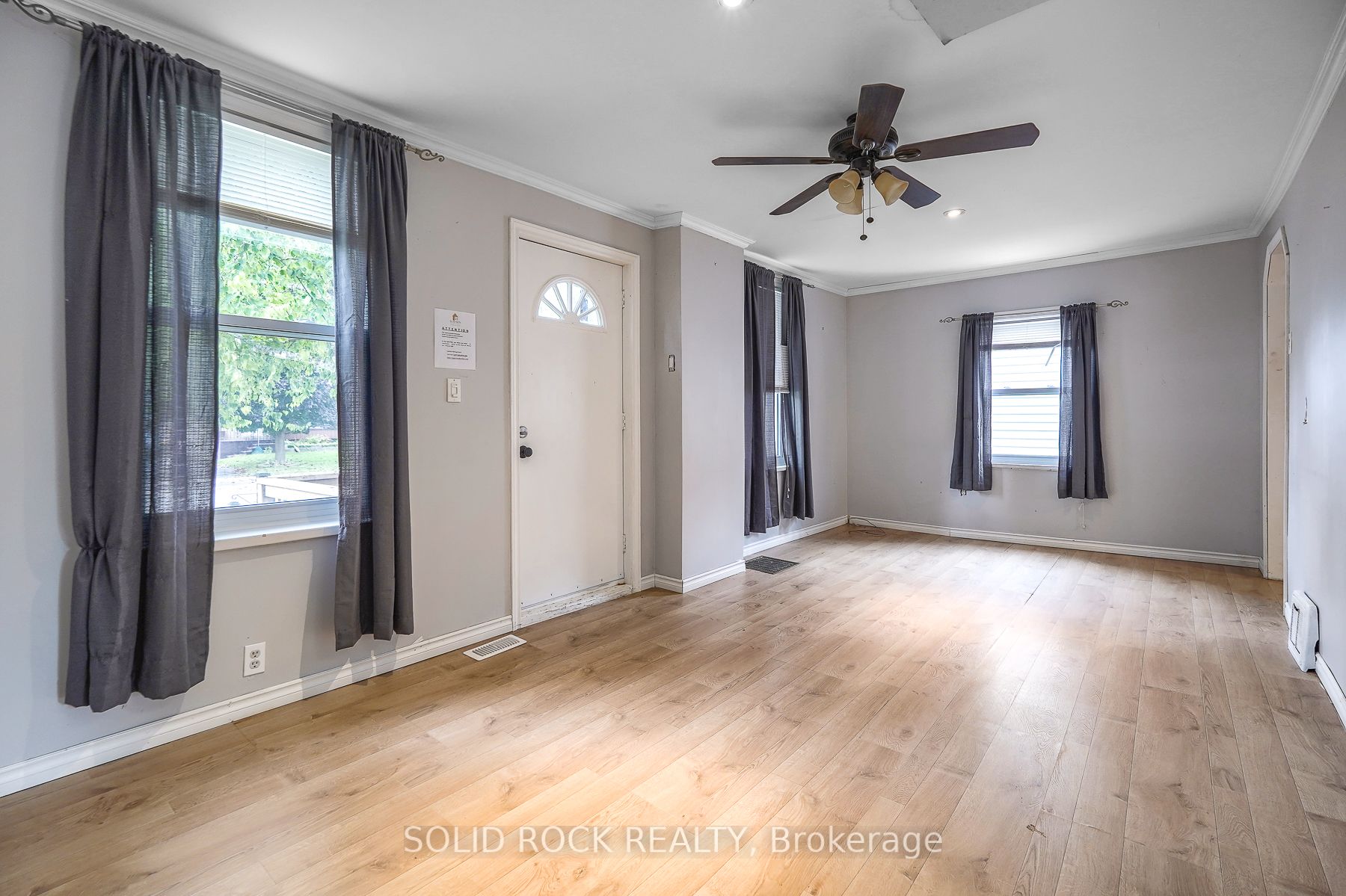 285 James St E