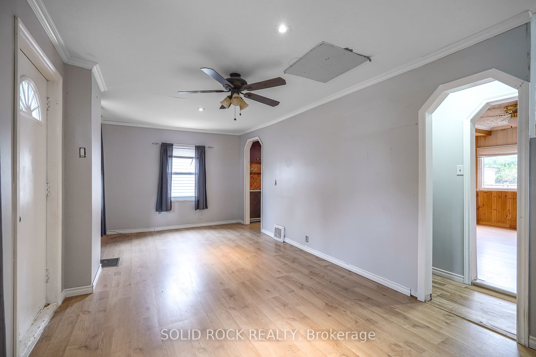 285 James St E