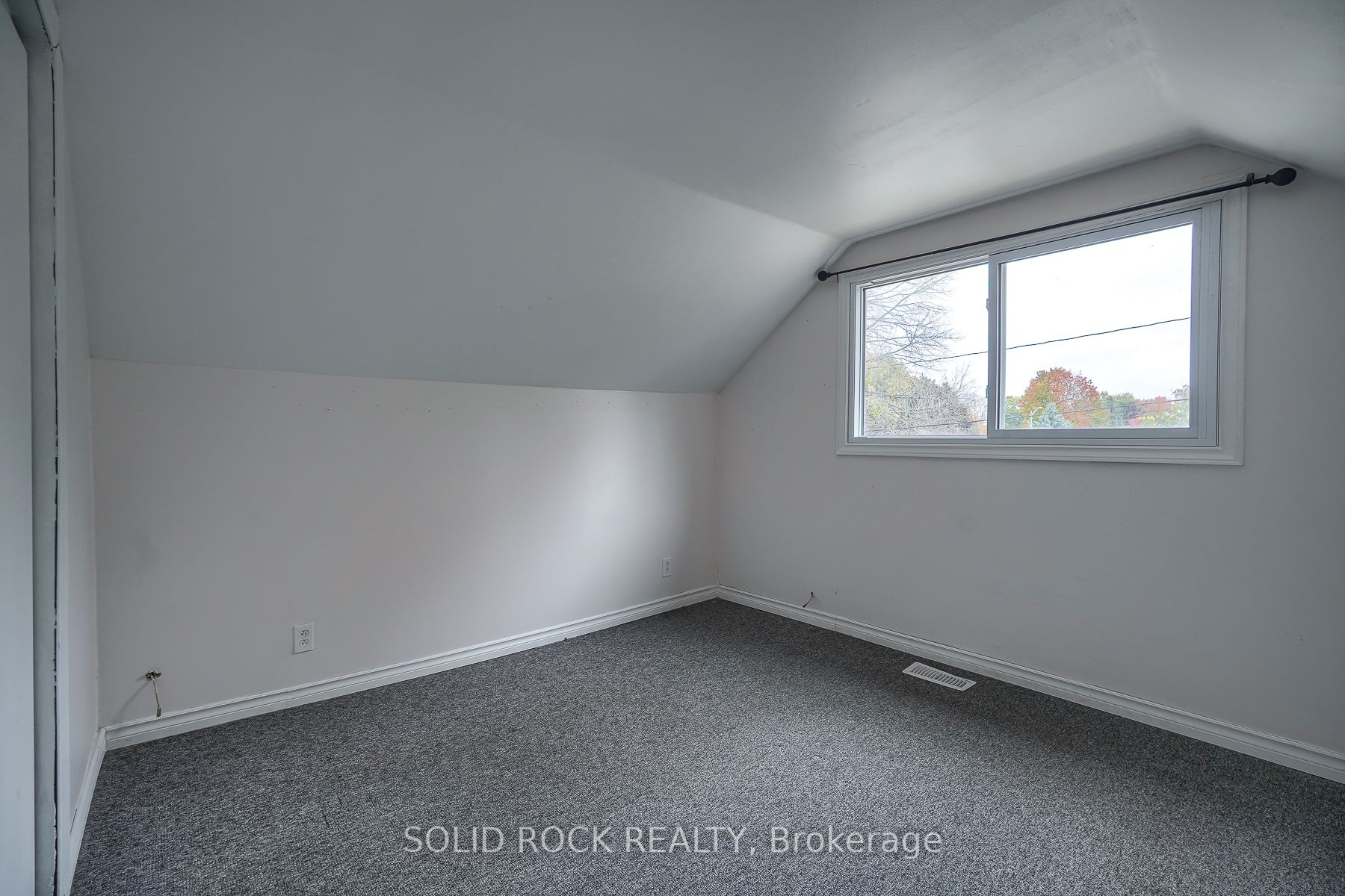 285 James St E