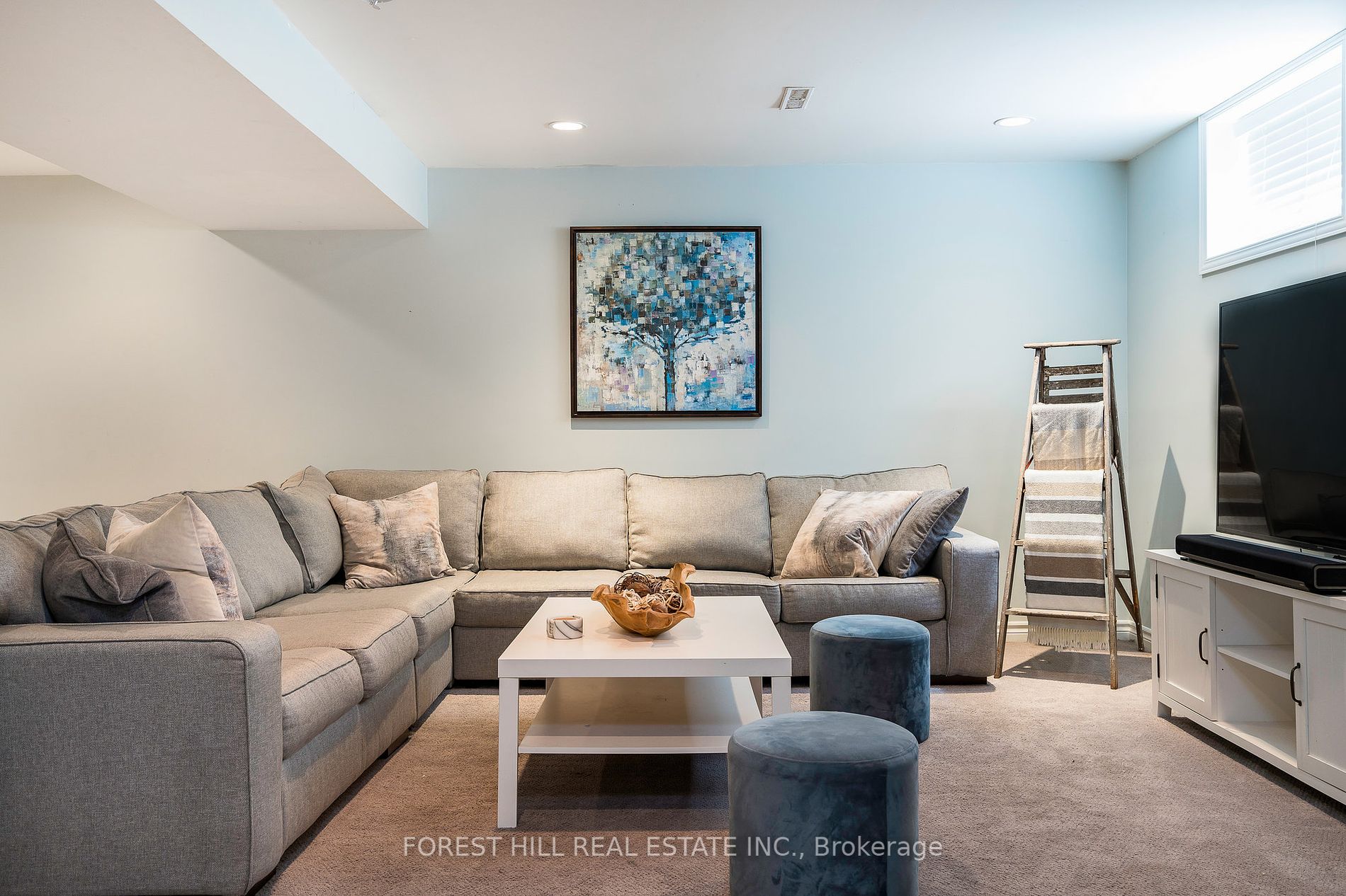 81 Lockhart Rd