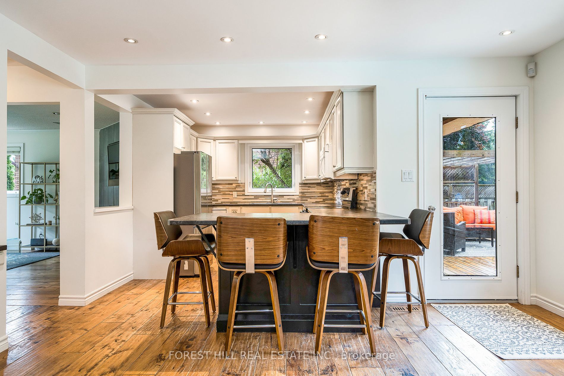 81 Lockhart Rd