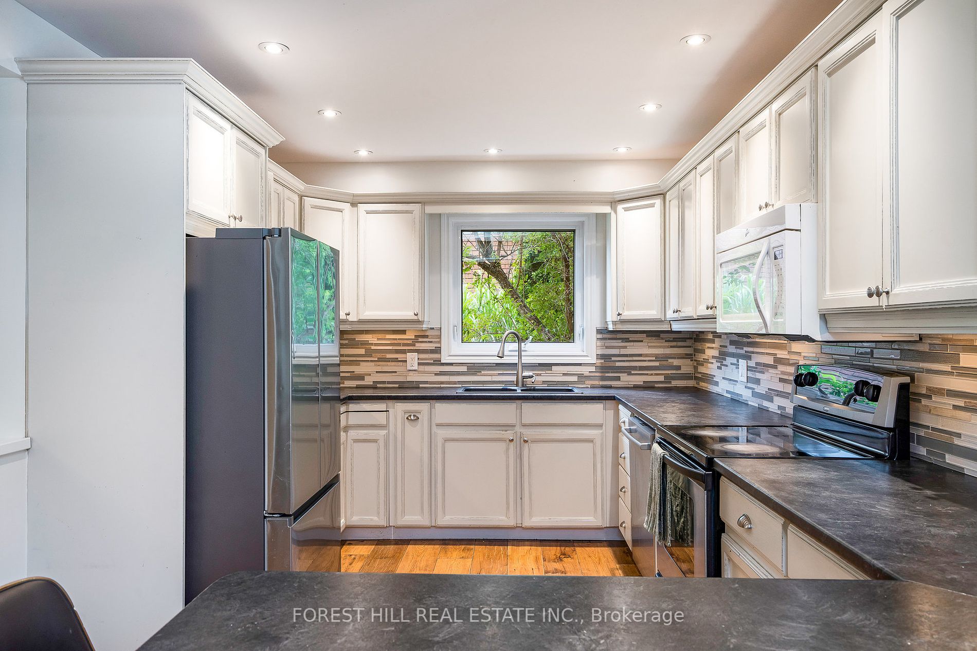 81 Lockhart Rd