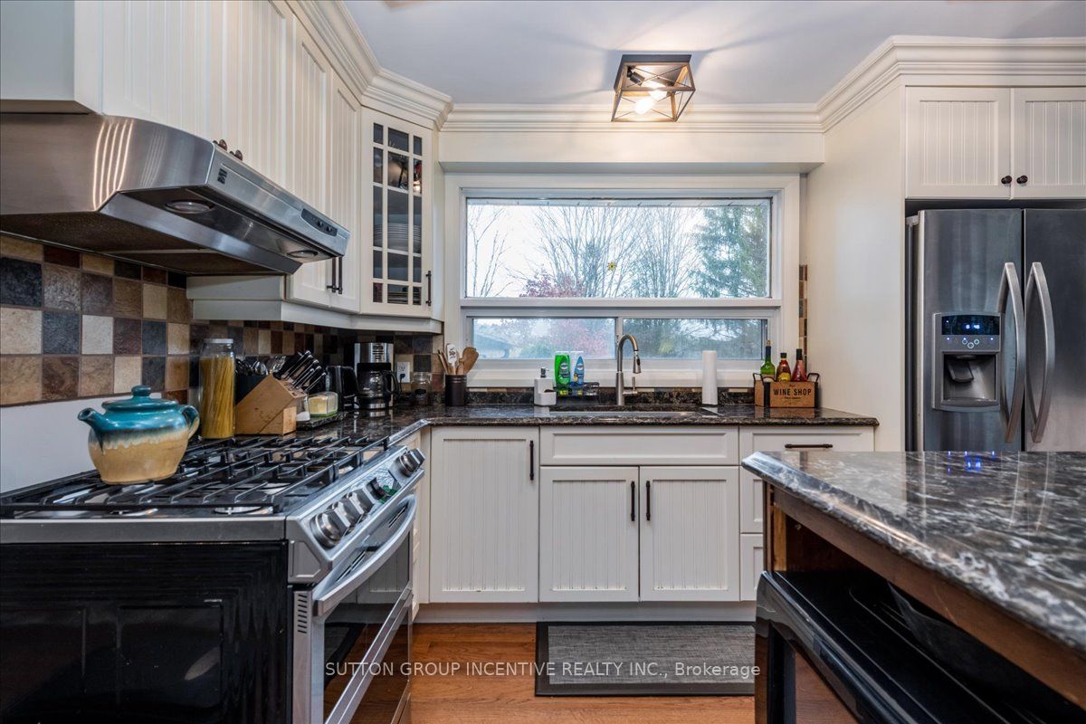1043 Peter Street West St W