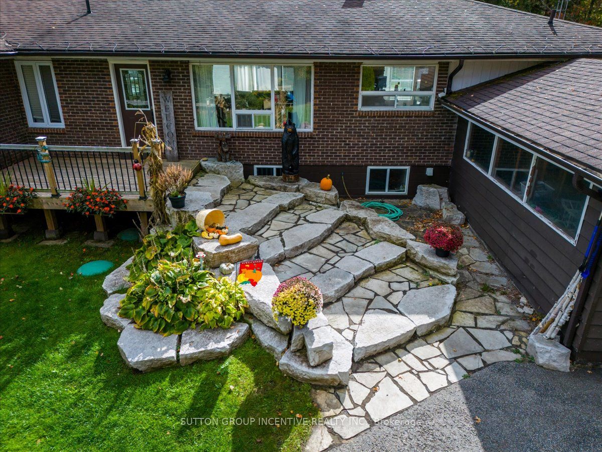 1043 Peter Street West St W
