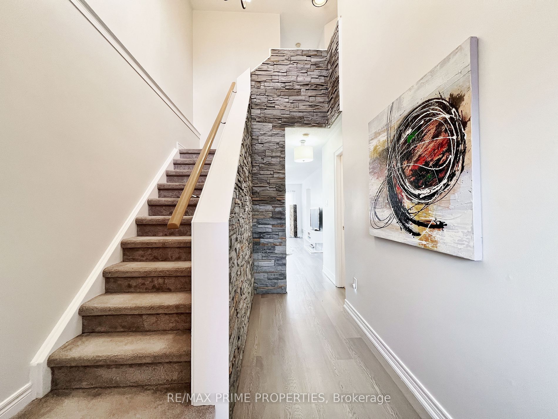 192 Pickett Cres