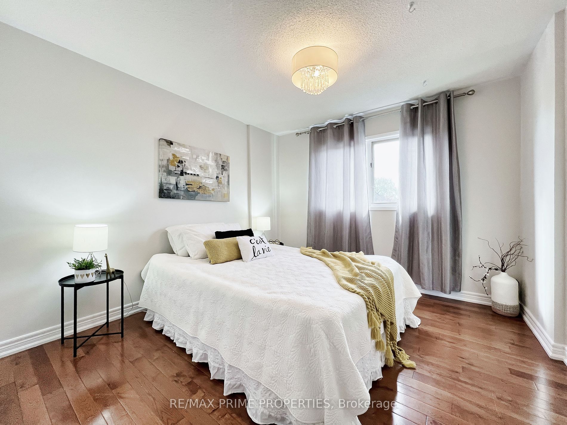 192 Pickett Cres