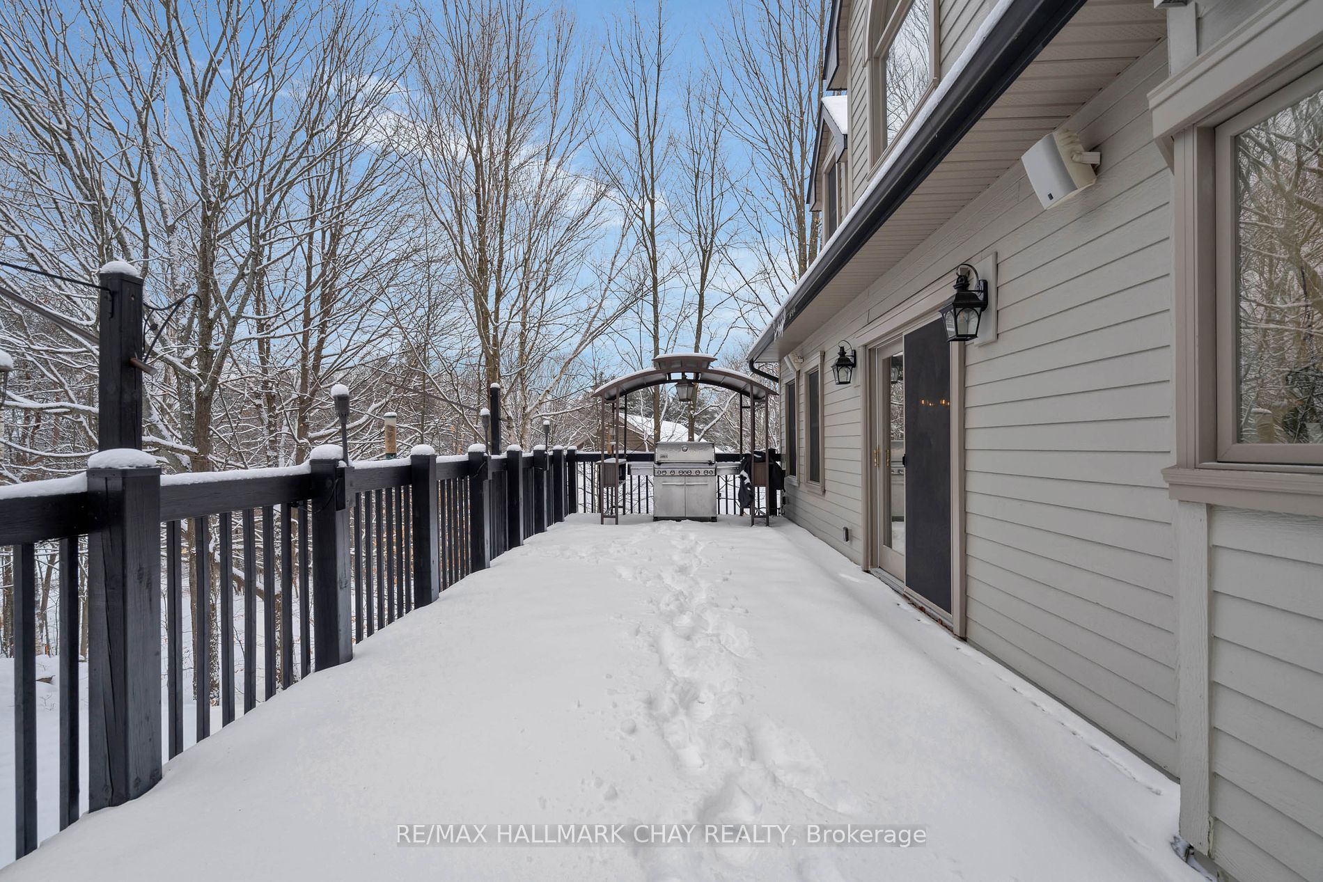 9 Bridle Path