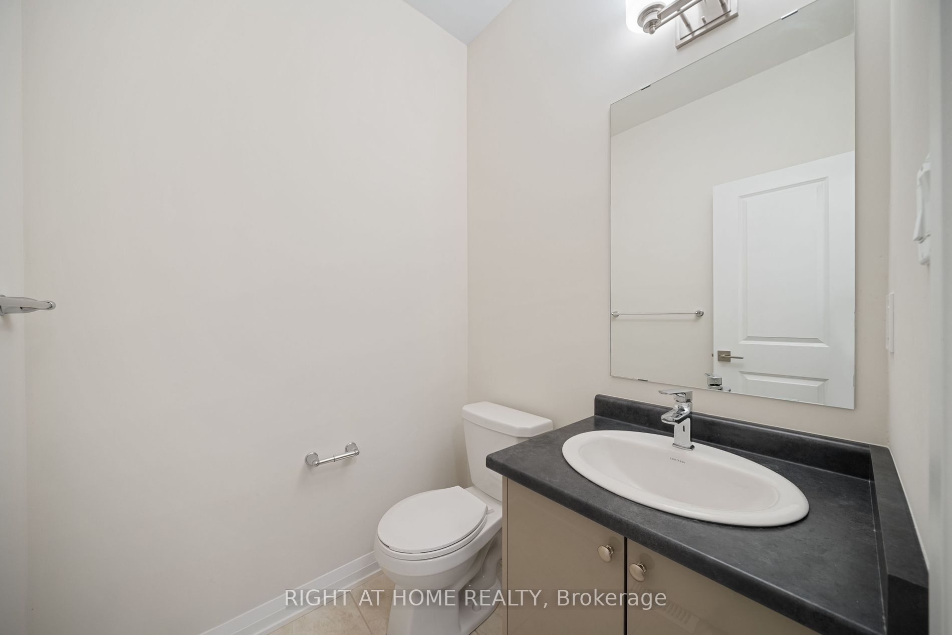3748 Sunbank Cres S
