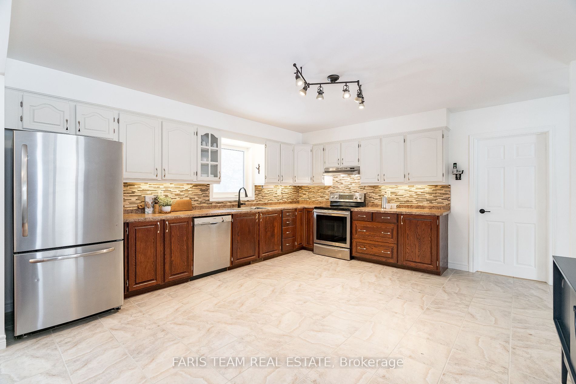 4120 Sunnidale Con. 9