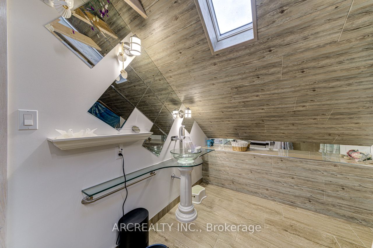 1482 Tiny Beaches Rd Road N