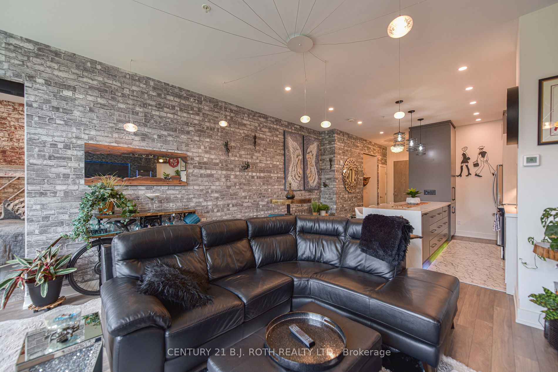 21 Matchedash St S, #209