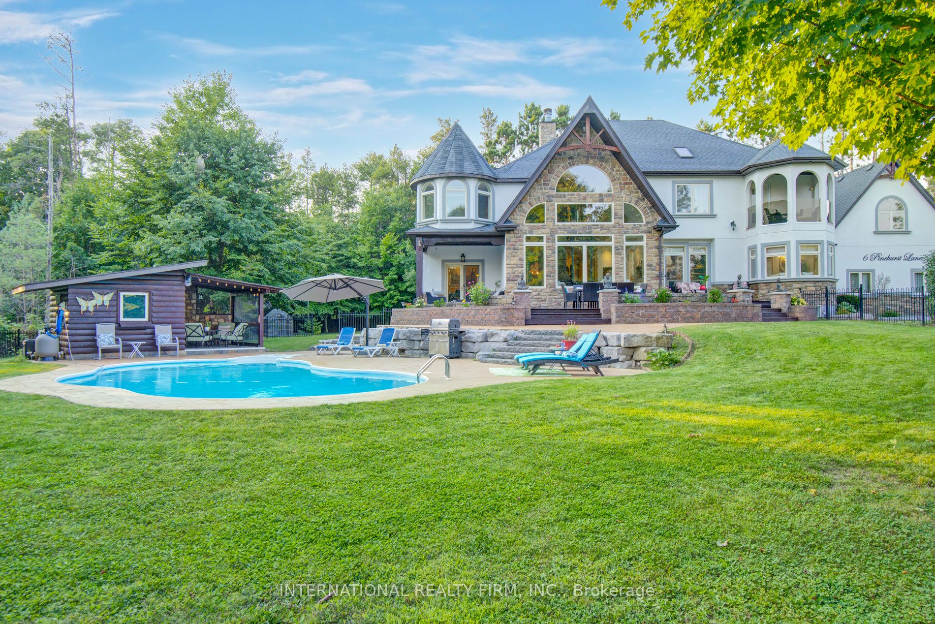 6 Pinehurst Lane