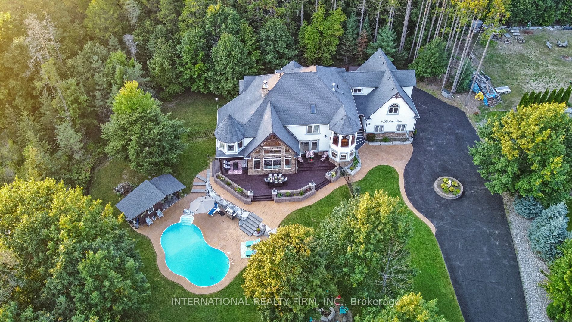 6 Pinehurst Lane