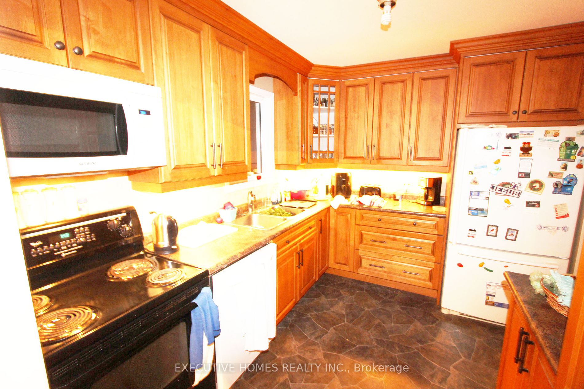 899 County Rd 6 N