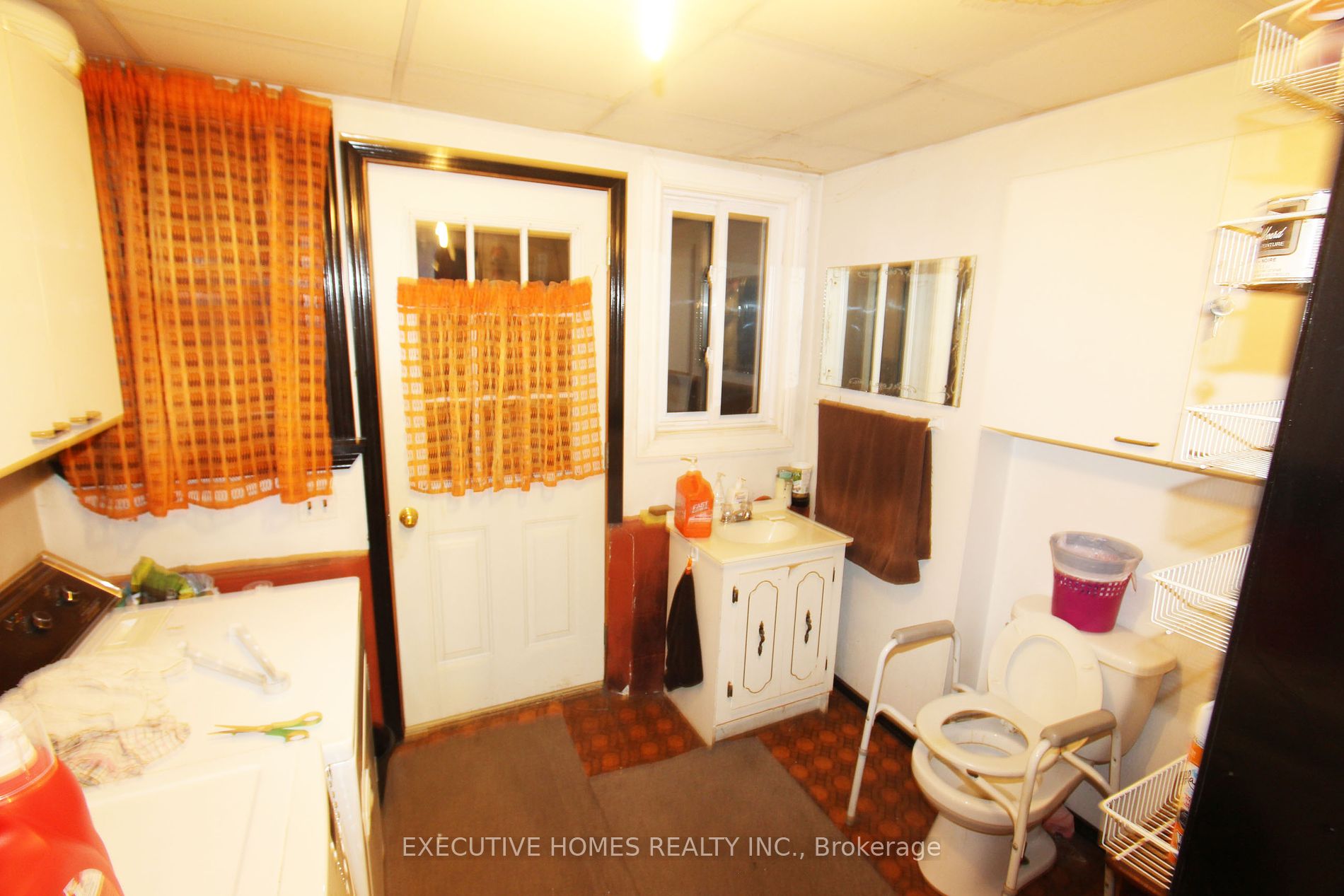 899 County Rd 6 N