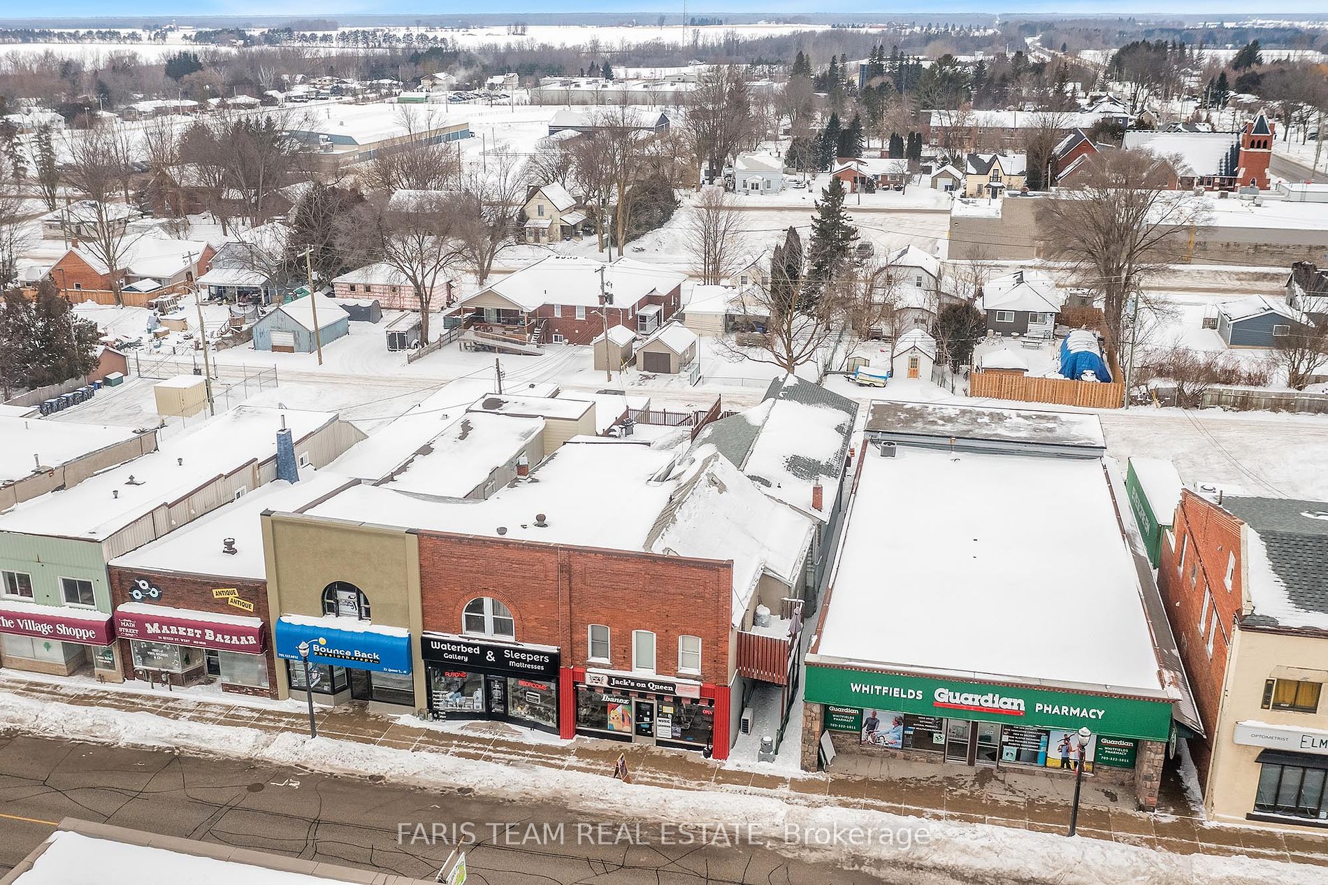 18 Queen St W