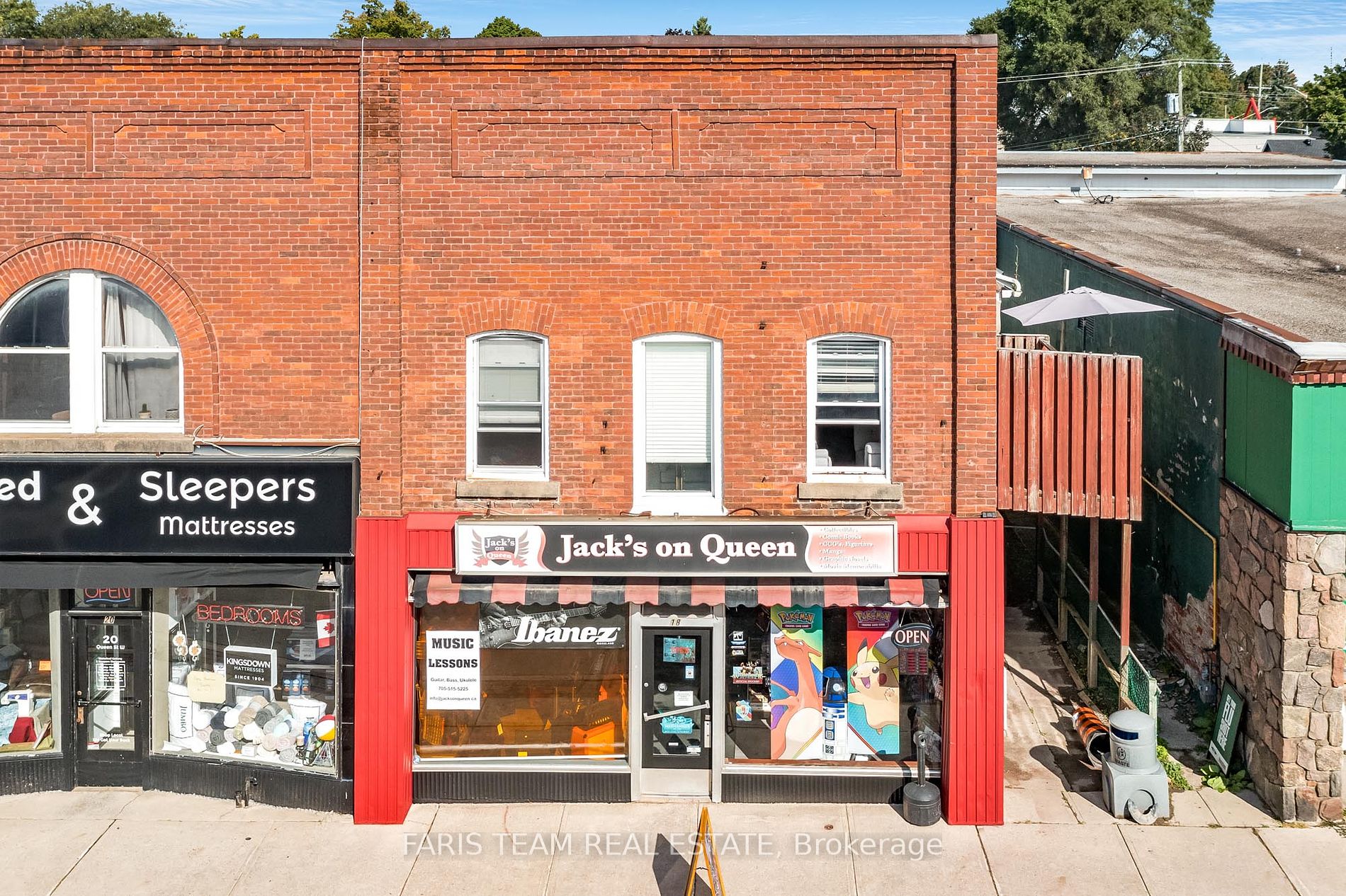 18 Queen St W
