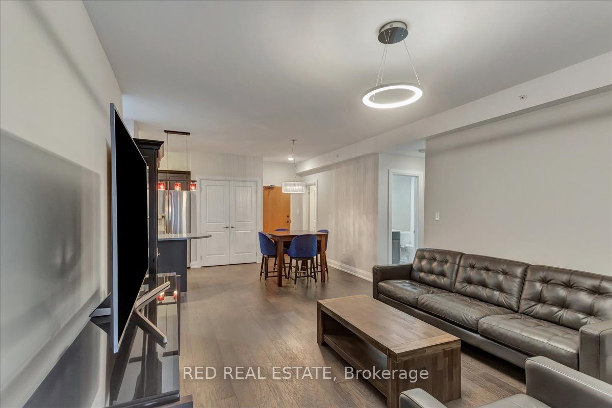 720 Yonge St, #212