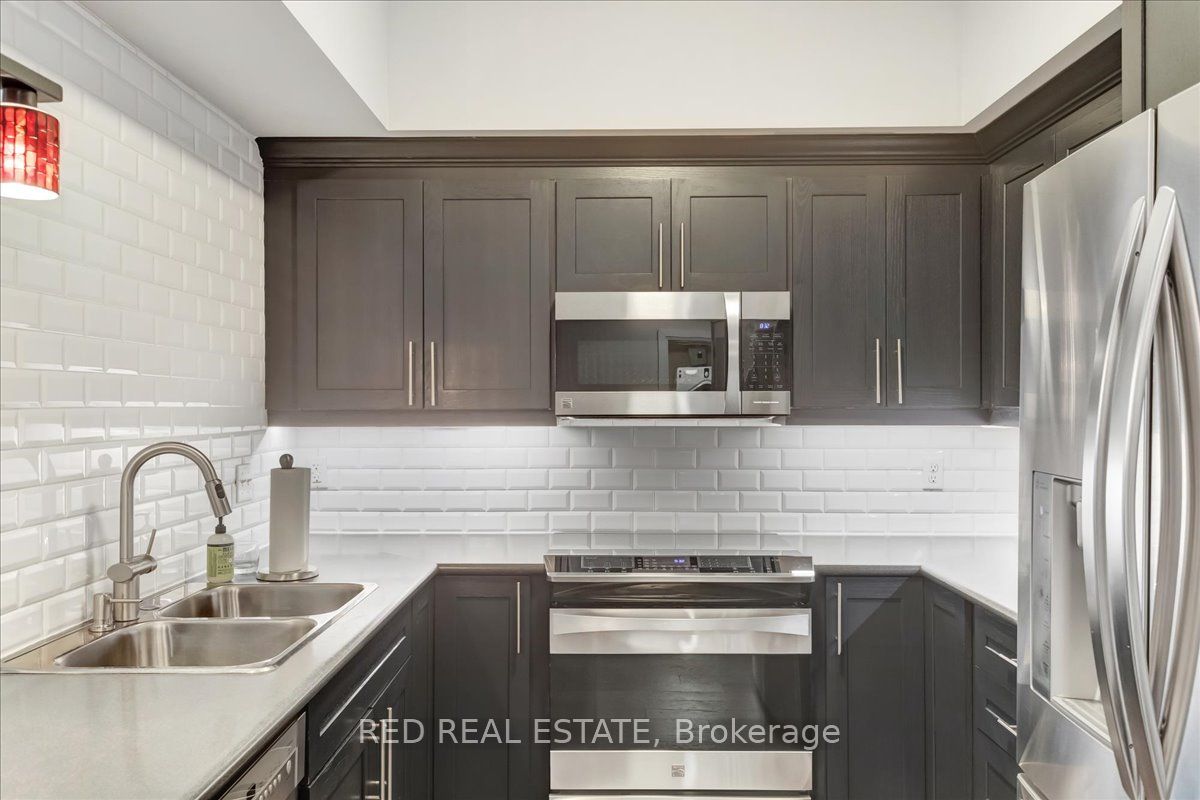 720 Yonge St, #212