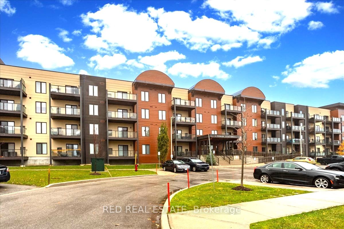 720 Yonge St, #212