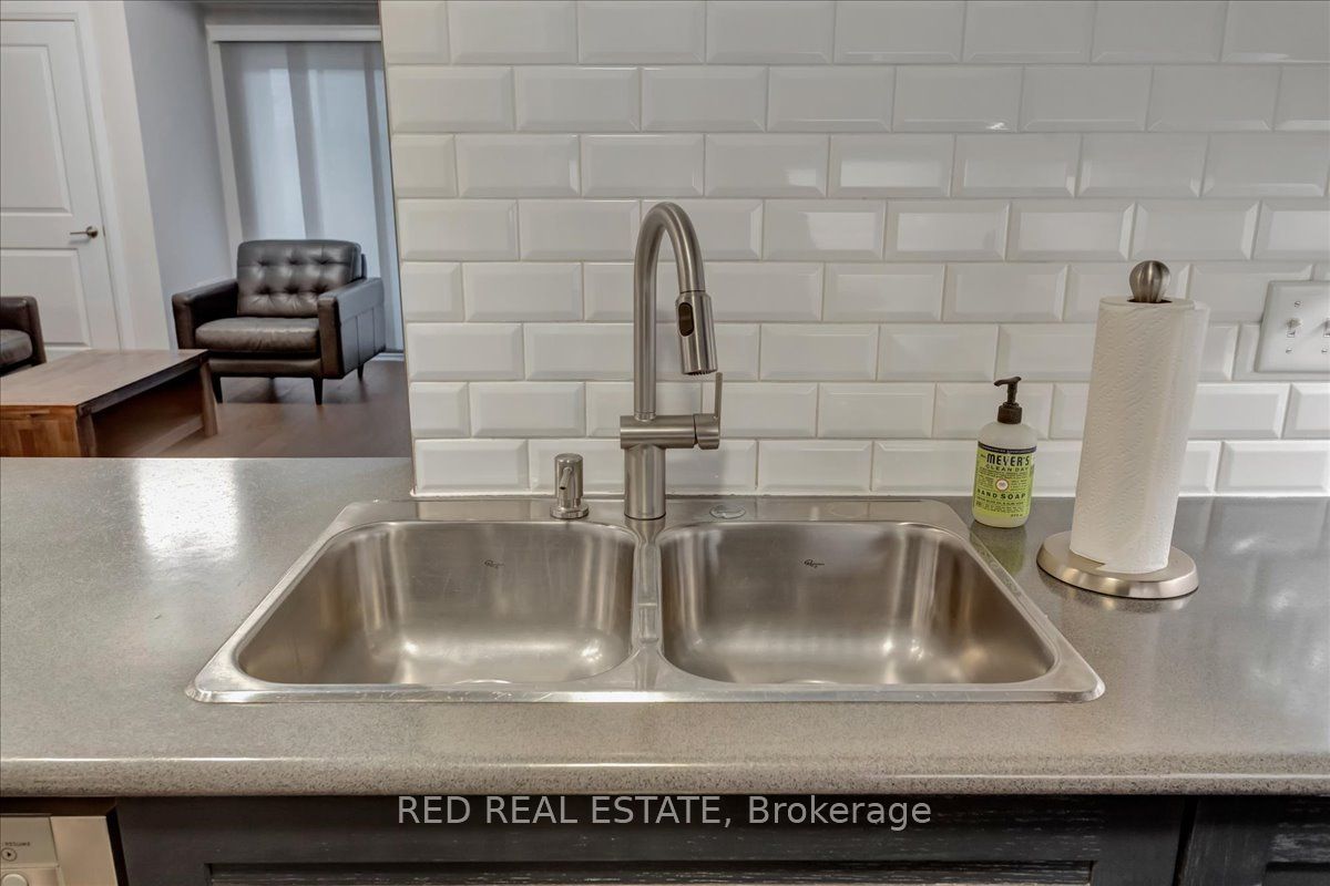 720 Yonge St, #212