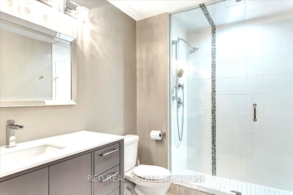 720 Yonge St, #212