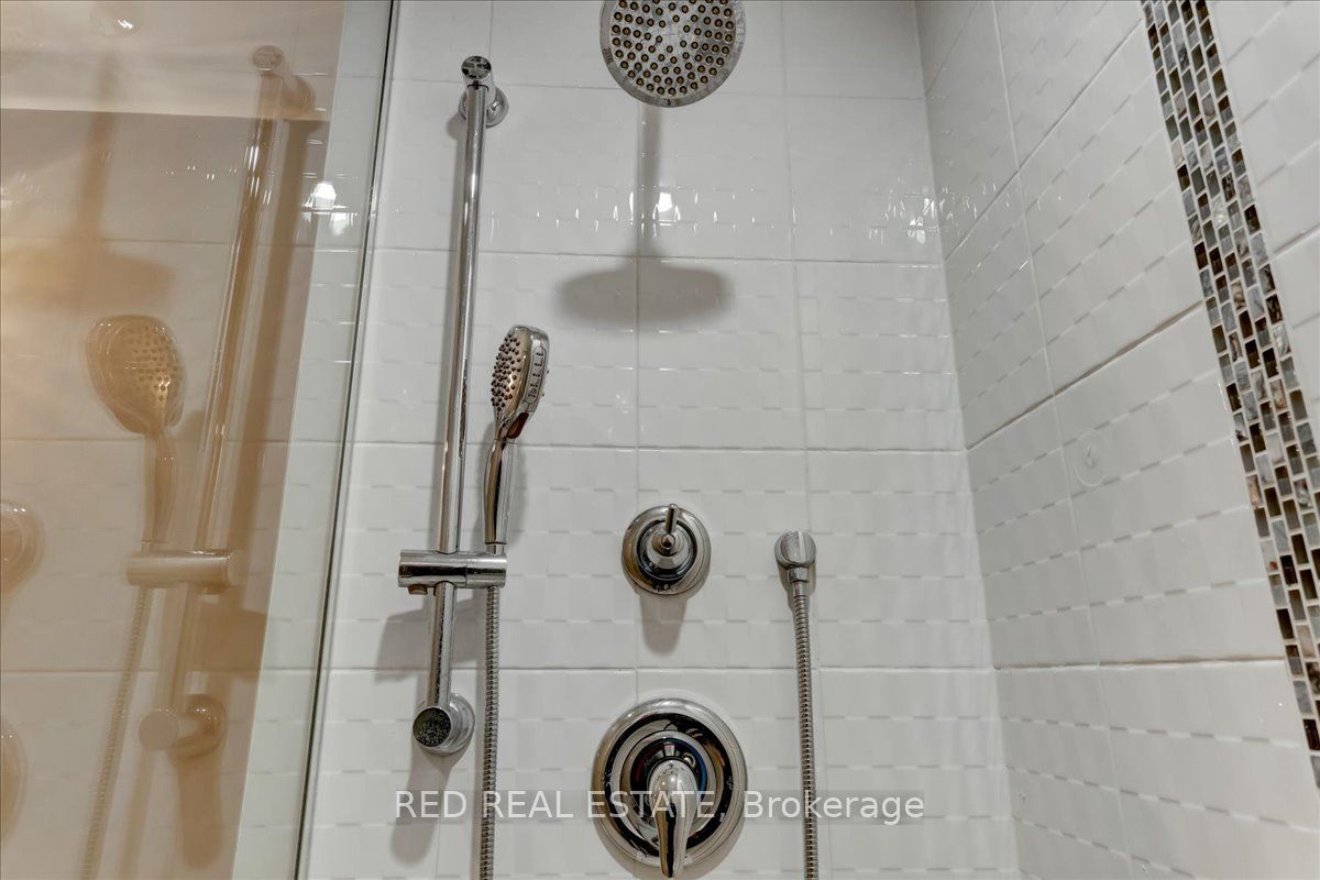 720 Yonge St, #212