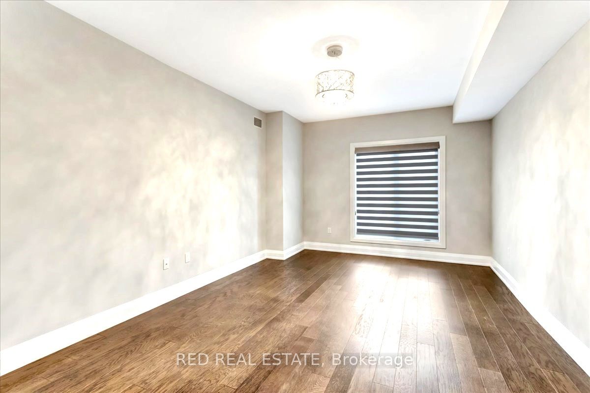 720 Yonge St, #212