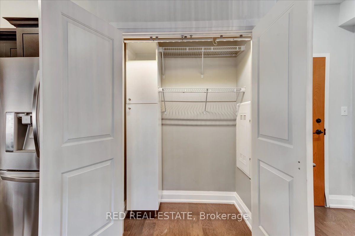 720 Yonge St, #212