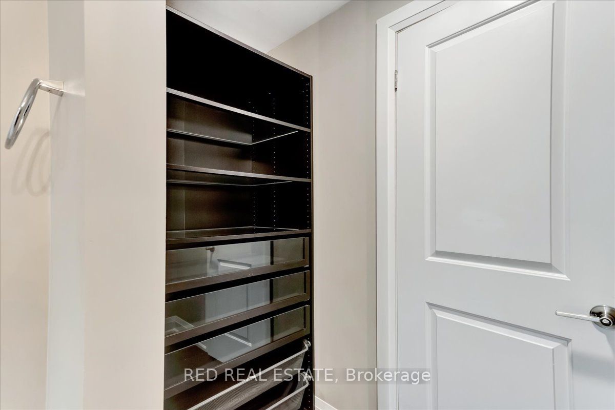 720 Yonge St, #212