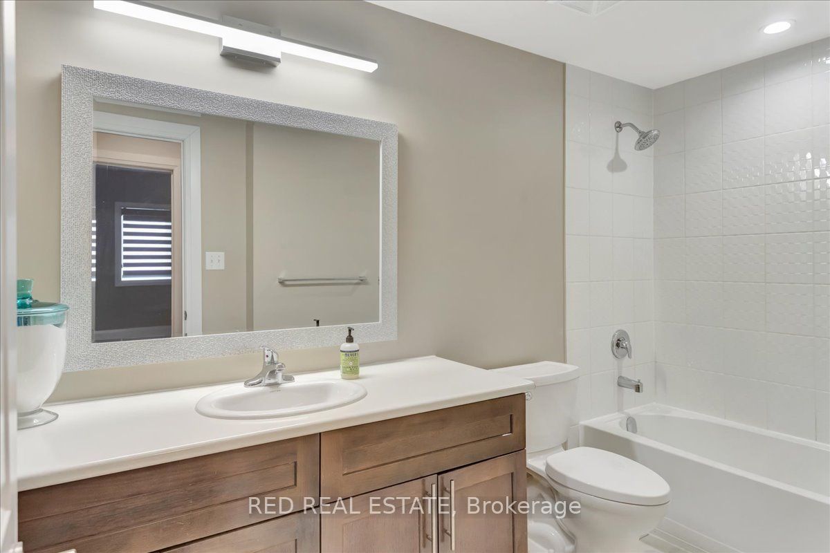 720 Yonge St, #212