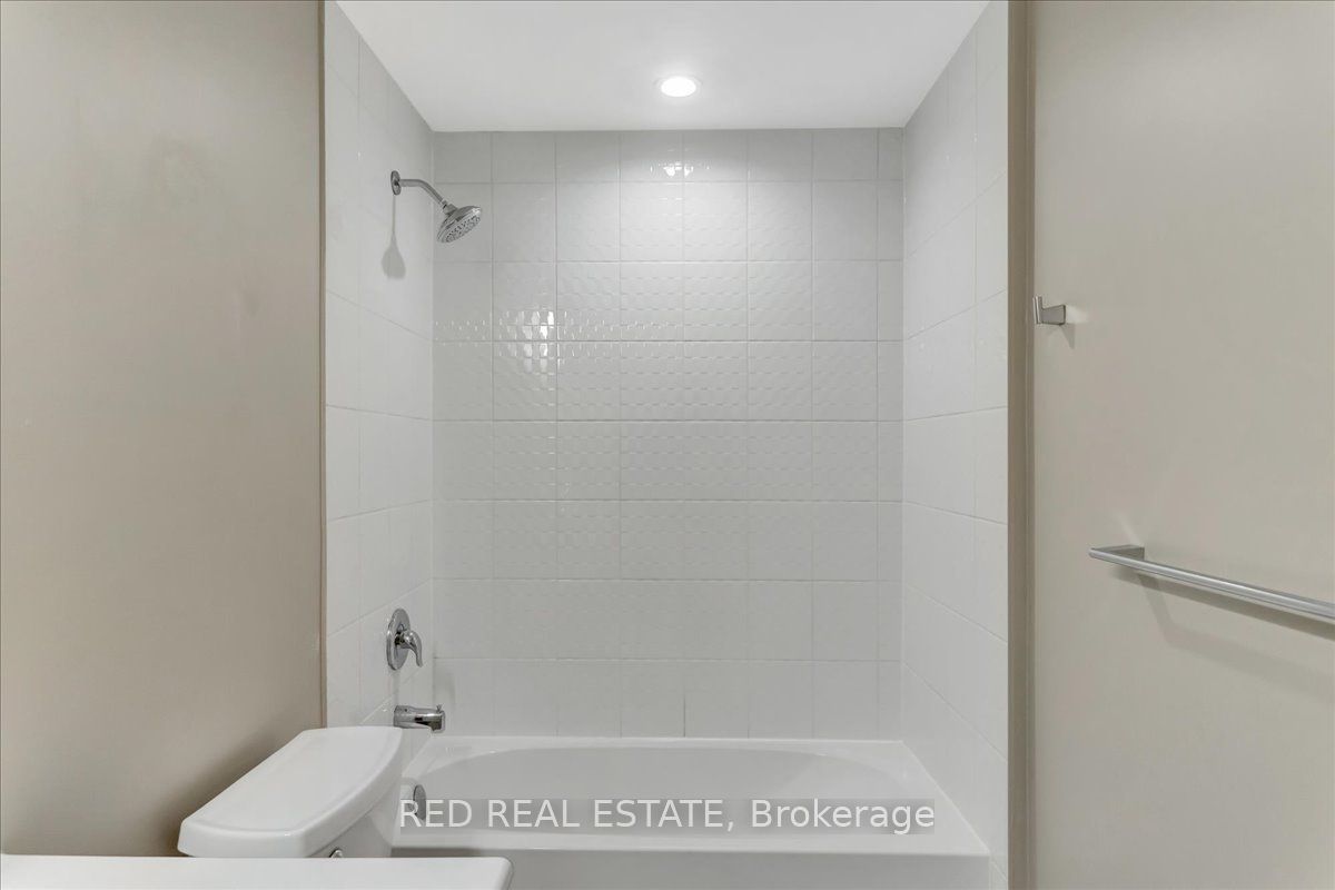 720 Yonge St, #212