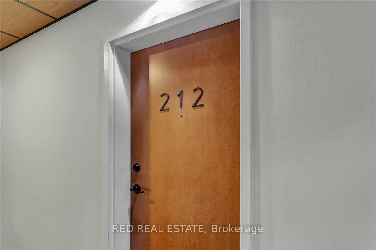 720 Yonge St, #212