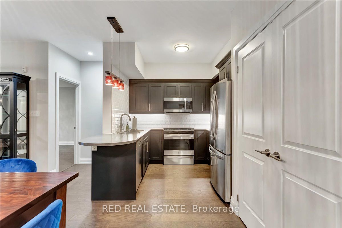 720 Yonge St, #212