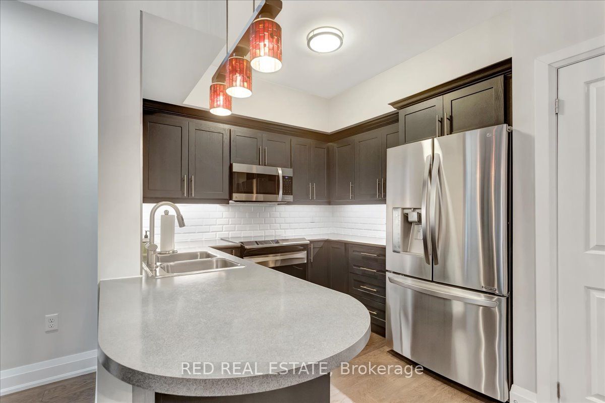 720 Yonge St, #212