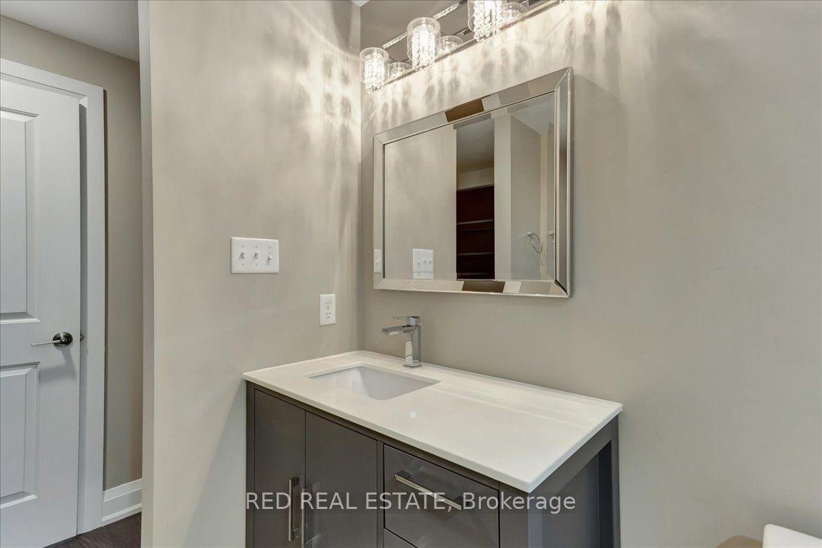 720 Yonge St, #212