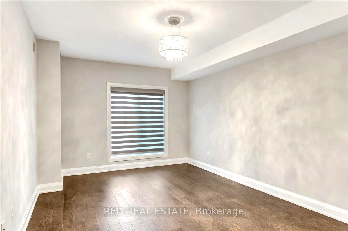 720 Yonge St, #212