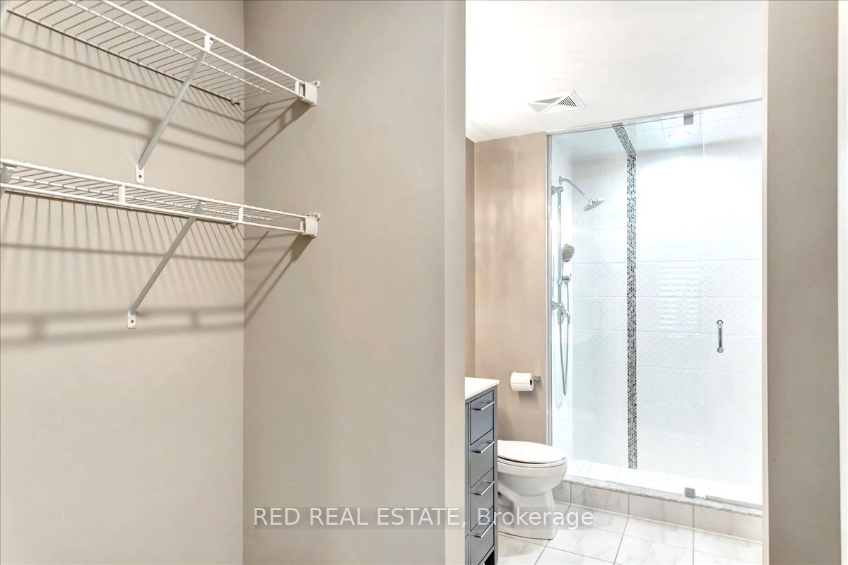 720 Yonge St, #212