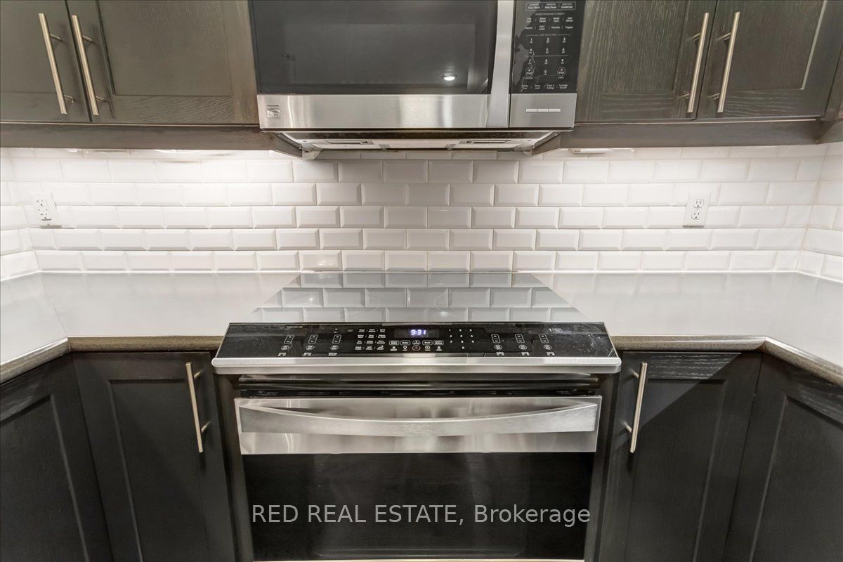 720 Yonge St, #212