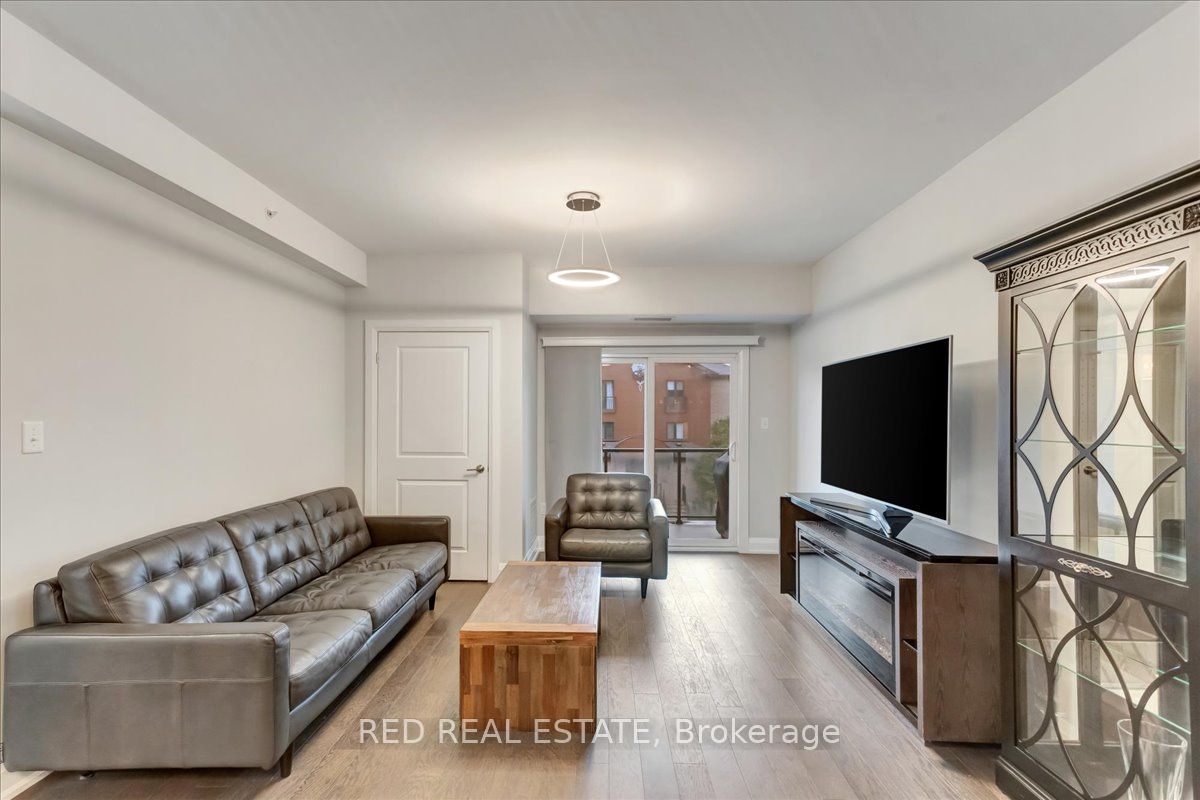 720 Yonge St, #212