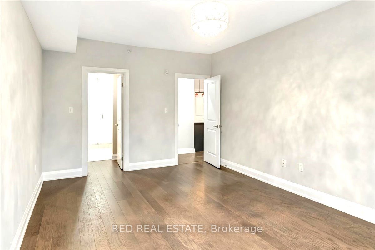720 Yonge St, #212