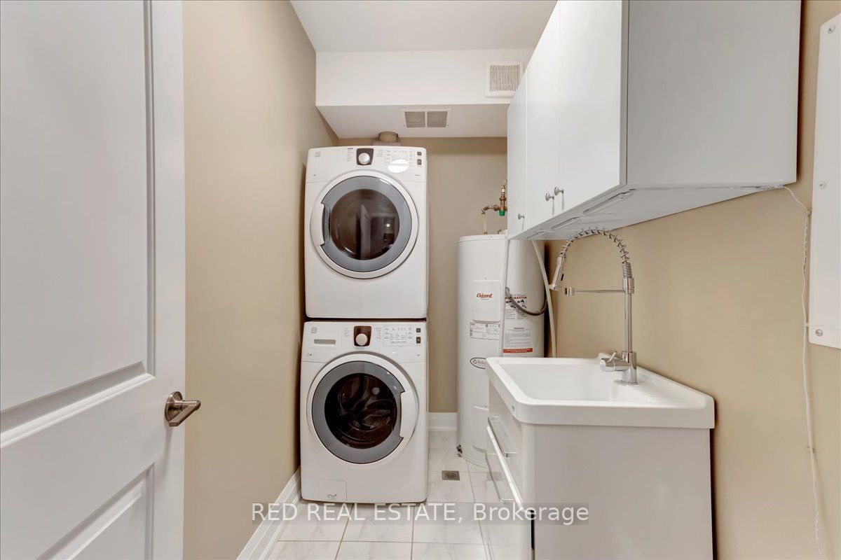 720 Yonge St, #212