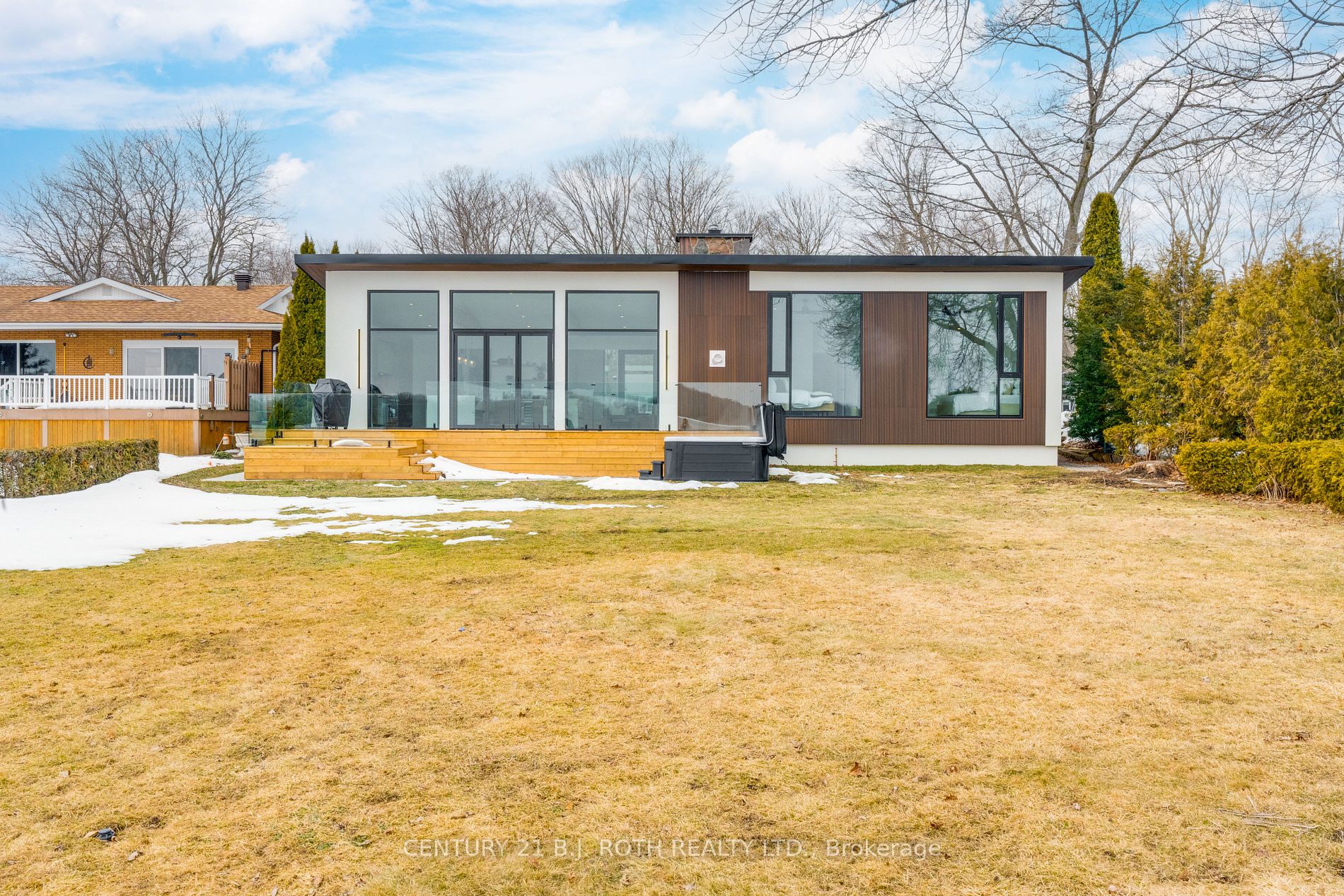 655 Glen Cres
