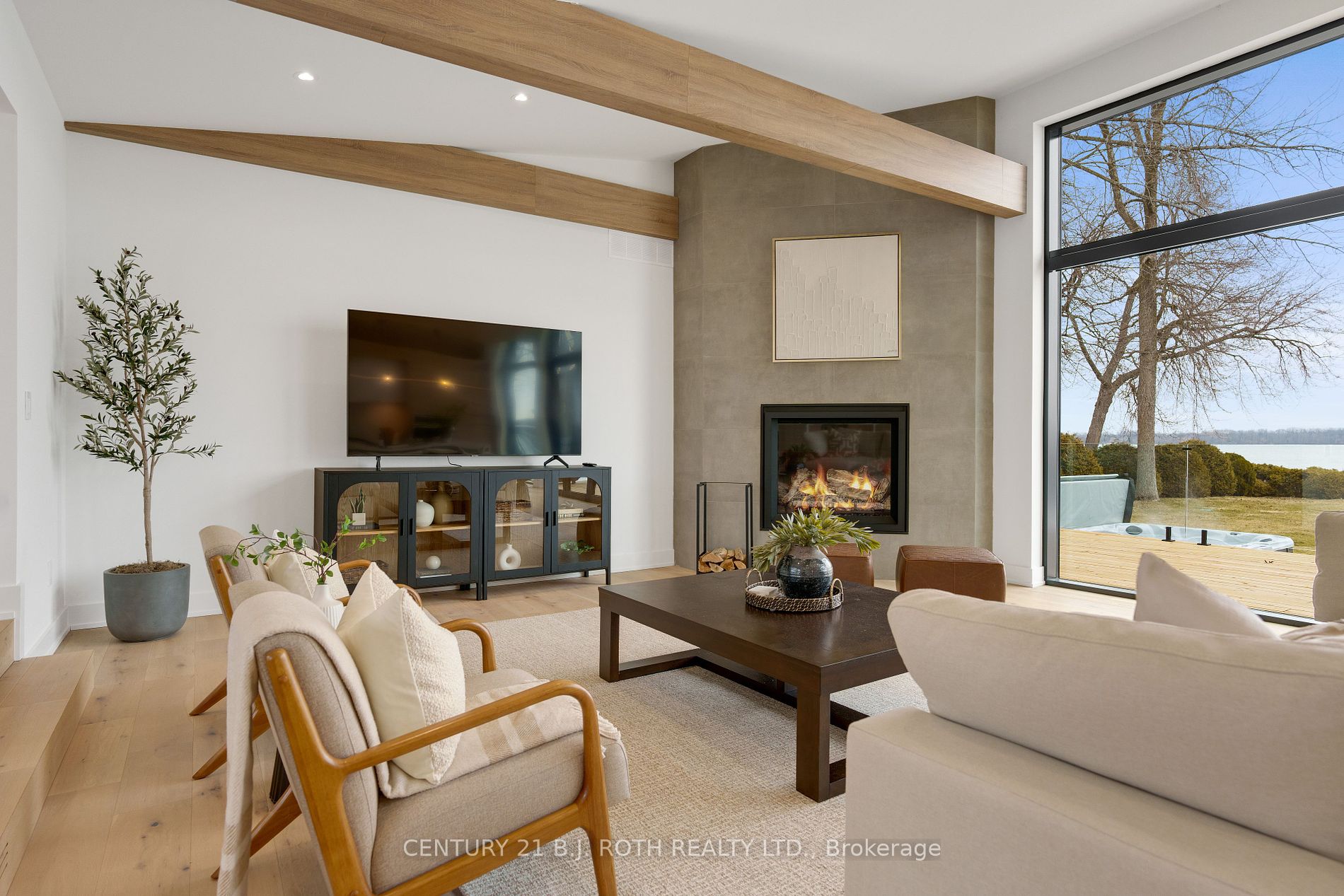 655 Glen Cres
