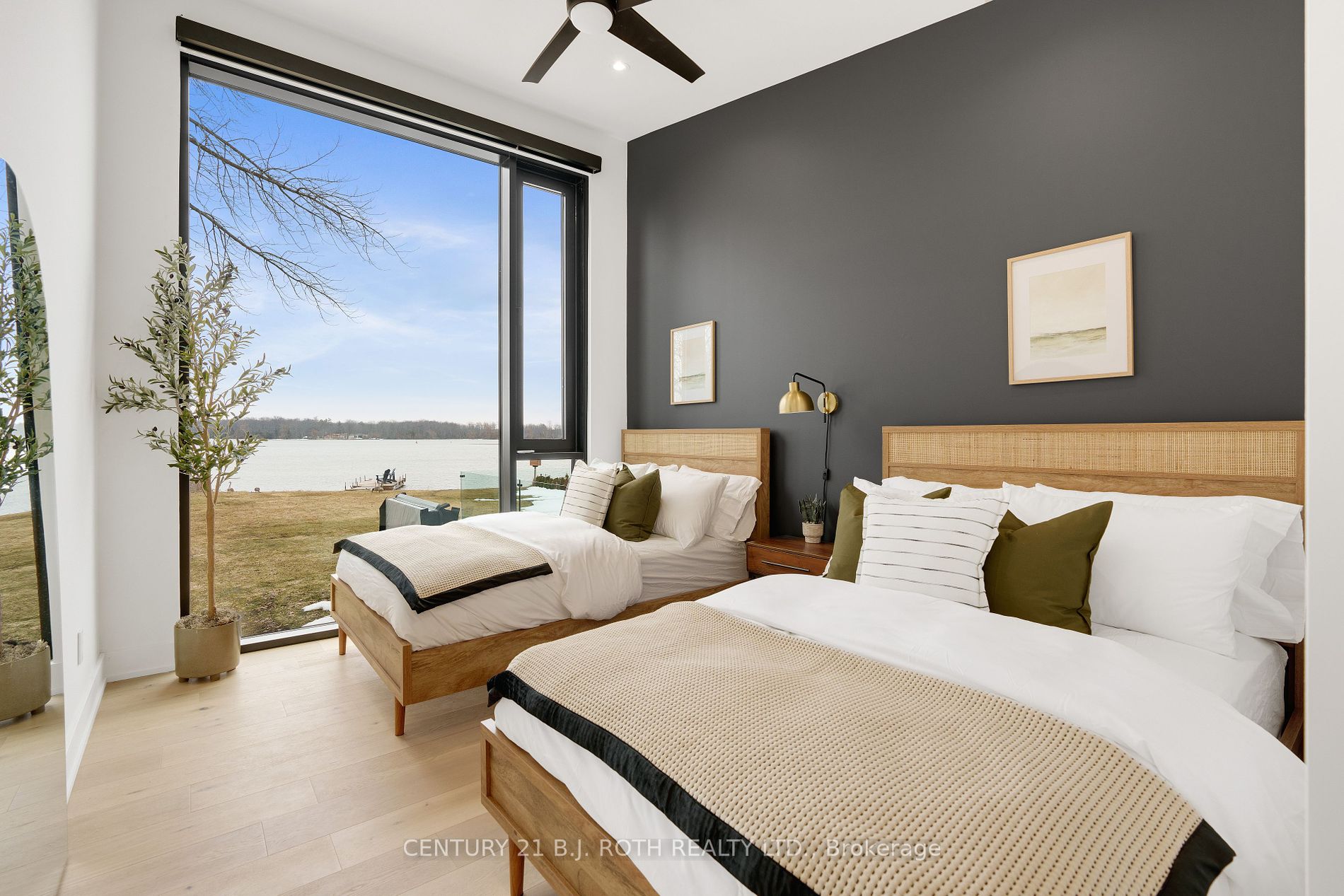 655 Glen Cres