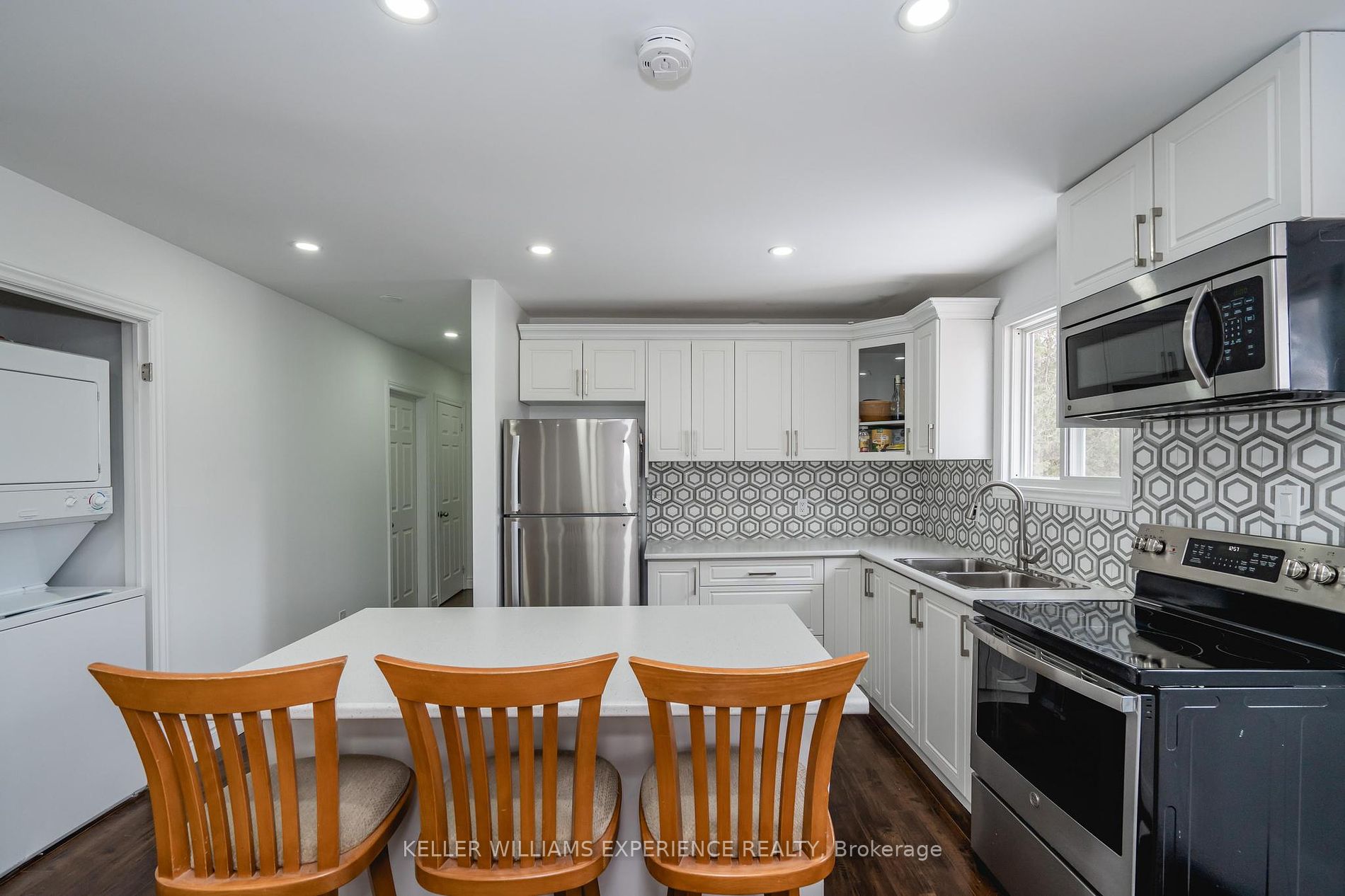 200 Ferndale Drive N